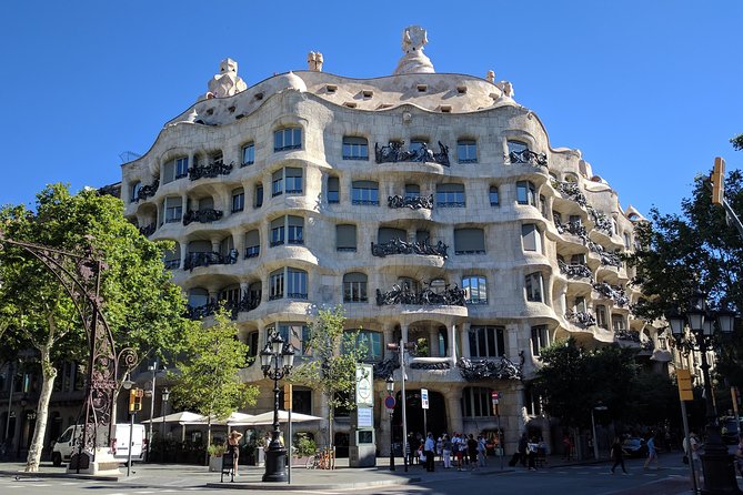 Barcelona Highlights Private Tour in a Chauffeured Mercedes-Benz - Highlights Included