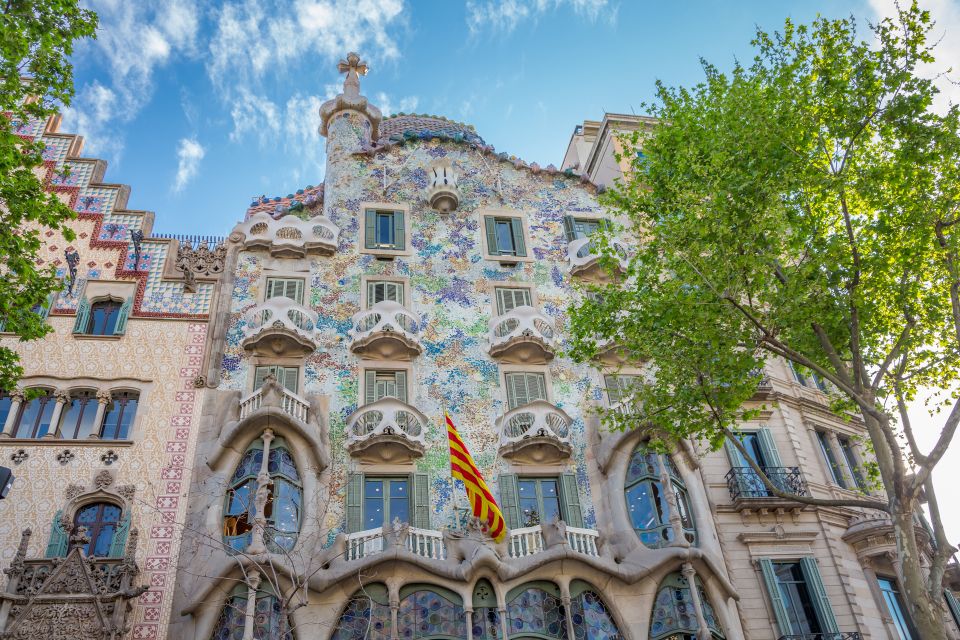 Barcelona: La Pedrera Guided Tour With Casa Batlló Option - Itinerary Highlights