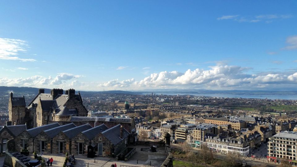 Edinburgh Castle: Guided Tour With Live Guide - Guided Tour Highlights