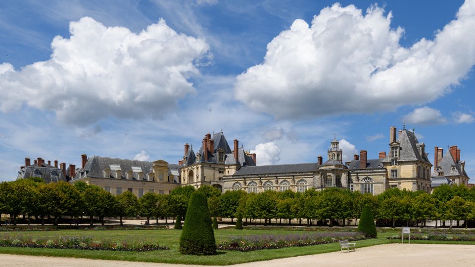 Fontainebleau: Fontainebleau Palace Private Guided Tour - Location and Meeting Point