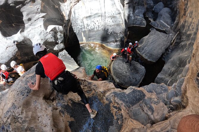 Full Day - Snake Canyon Adventure Tour in Jebel Shams Region - Meeting and Pickup Arrangements