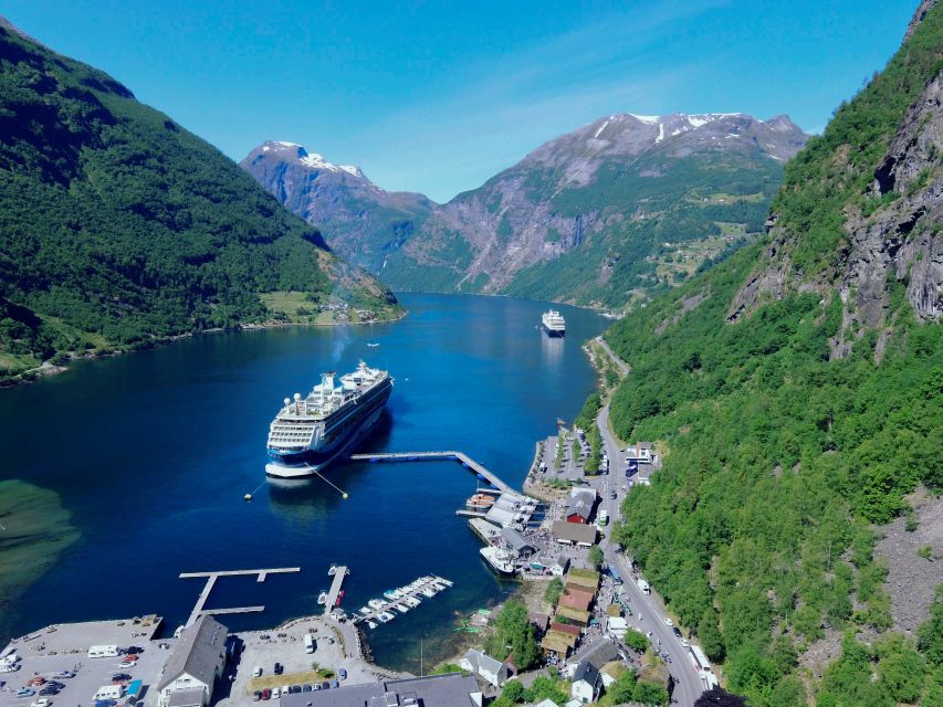 Geiranger: Bus Tour With Multilingual Audio Guide - Highlights of the Tour