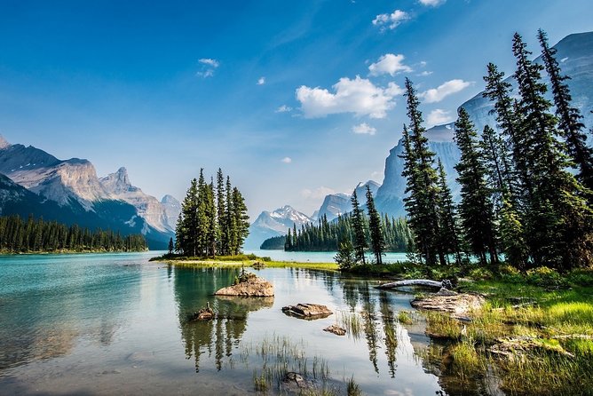 Jasper National Park Tour: Maligne Valley, Medicine Lake and Spirit Island - Exploring Medicine Lake