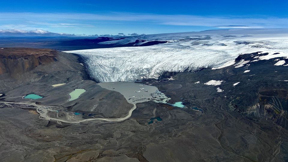 Landmarks From Above: Helicopter Tour With Geothermal Bath - Geysers and Geothermal Wonders