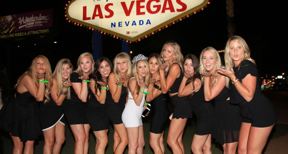 Las Vegas: Nightclub and Bar Crawl With Party Bus and Drinks - Experience Highlights