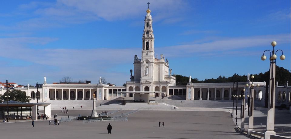 Lisbon: Private Sanctuary of Fátima Half Day Guided Tour - Pickup and Drop-off