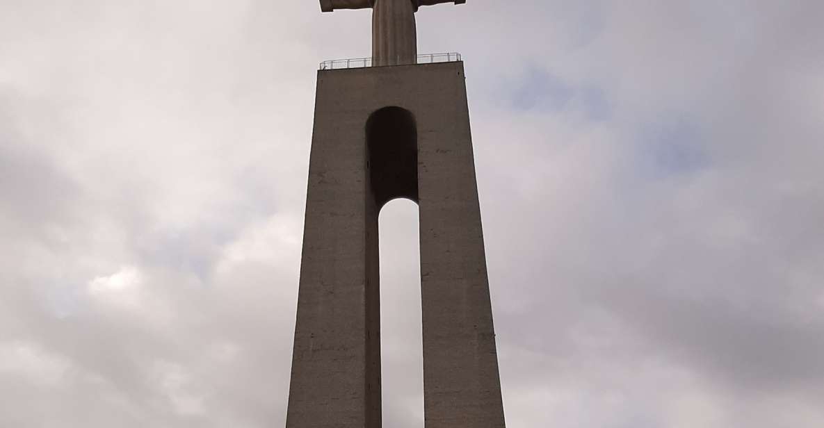 Lisbon: Private Tuk Tuk Tour Christ the King & Abril Bridge - Highlights Overview