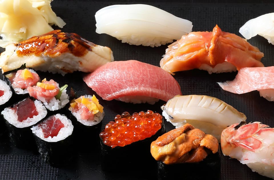 Odawara: Sushi Dinner and Karaoke Experience With Geisha - Karaoke Lounge With Unlimited Drinks