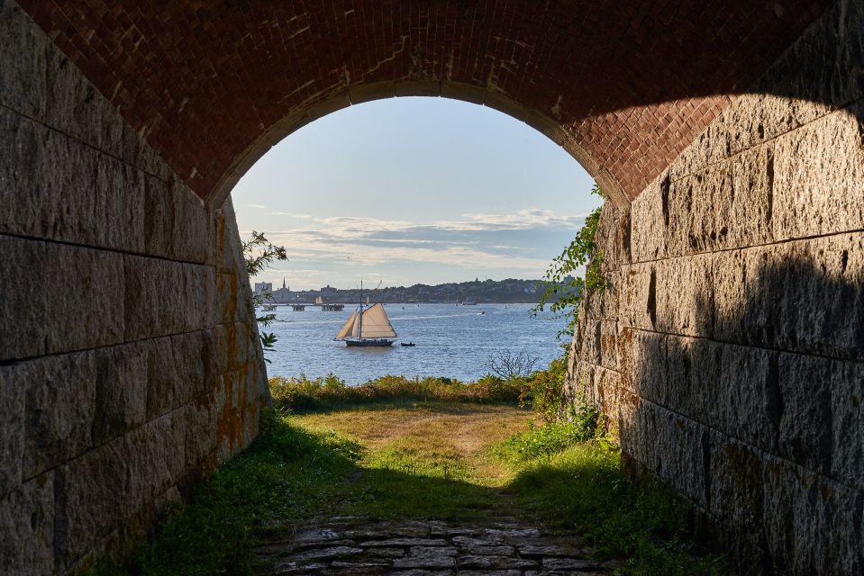 Portland: Private Island Fort Tour - Itinerary