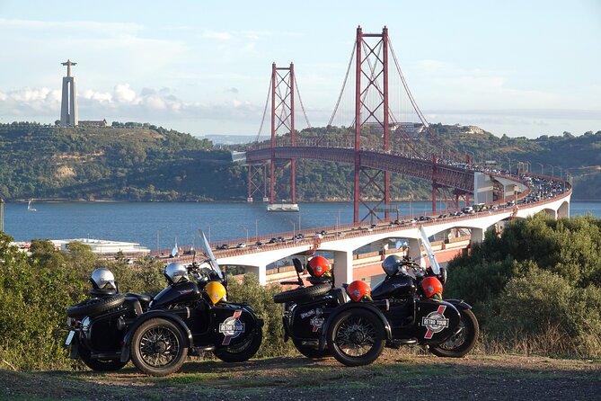 Private Tour | Lisbon, the Bridge and Cristo Rei by Sidecar (2H) - Meeting and Pickup