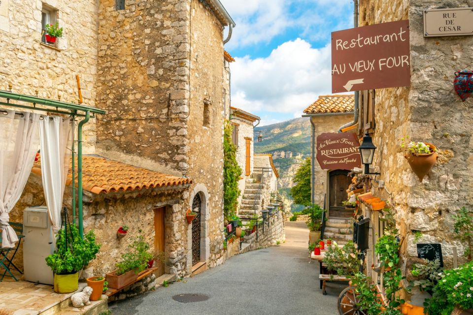 Provençal Countryside, Medieval Village & Lake Private Tour - Highlights