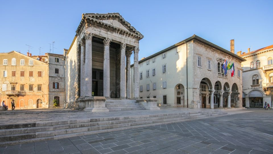 Pula: Historic Walking Tour With Local Guide - Meeting Point and Experience