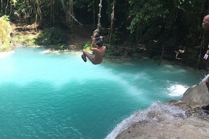 Roundtrip Private Shuttle From Ocho Rios to Blue Hole and Back - Health and Safety Considerations