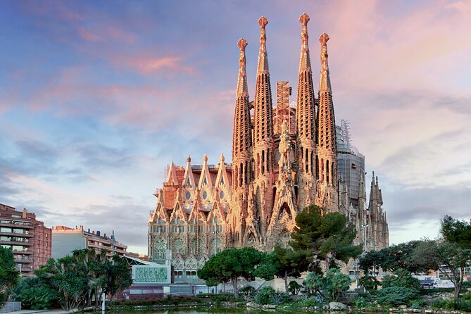 Sagrada Familia Highlights Tour With Skip the Line Tickets - Insights From an English-Speaking Guide