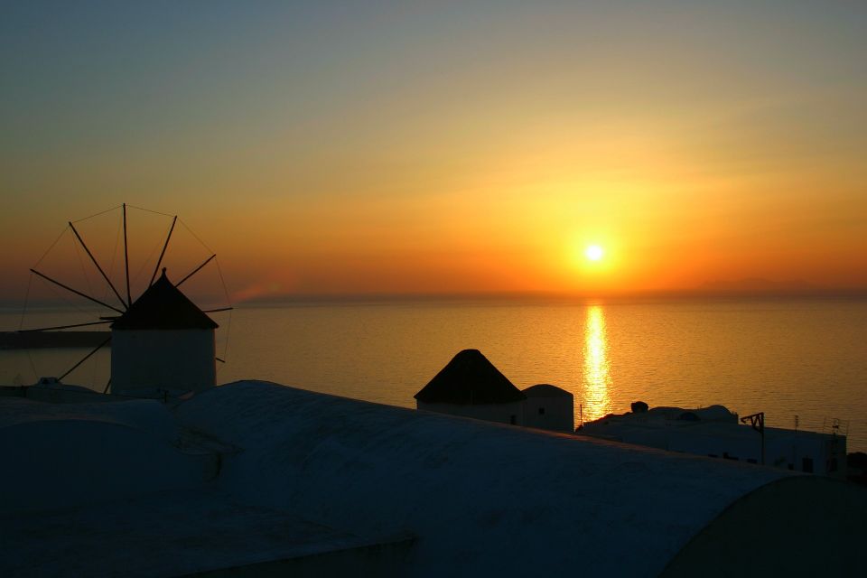 Santorini: Oia Cultural Highlights Sunset Walking Tour - Starting Locations and Main Stops