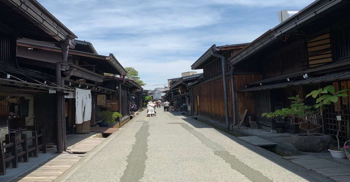 Takayama: Old Town Guided Walking Tour 45min. - Experience Highlights