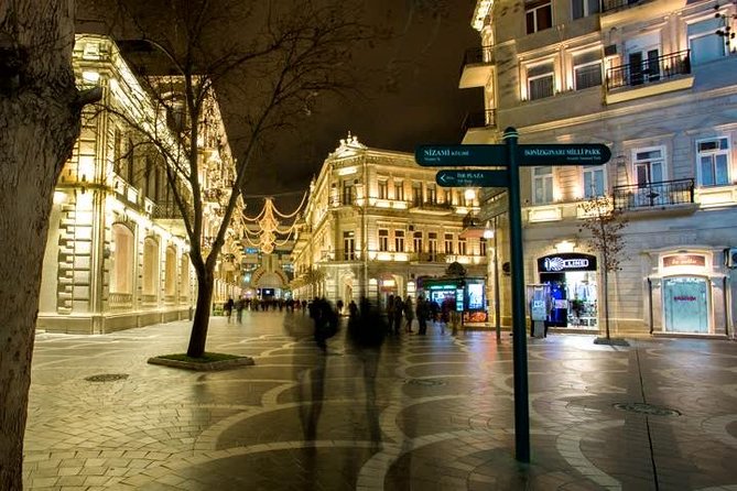 Baku Downtown Original Walking Tour - Visiting the Museum of Azerbaijani History