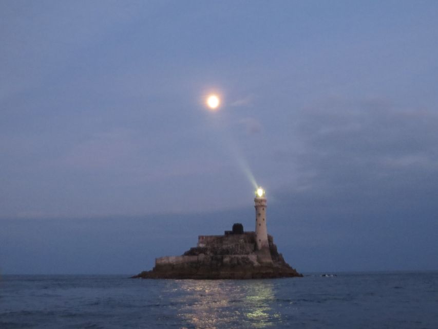 Baltimore Harbor: Sunset Cruise to Fastnet Rock Lighthouse - Vessel and Comfort