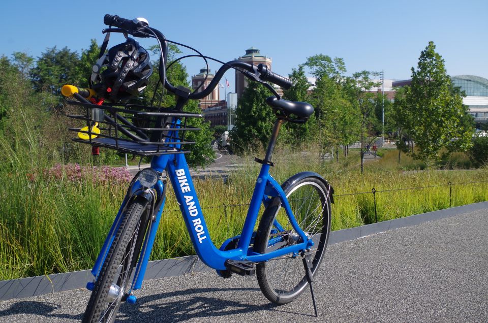 Bike and Roll Chicago: Day Bike Rental - Included Amenities