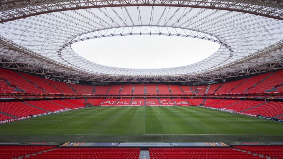 Bilbao All Iron Tour: Guggenheim and San Mamés With Lunch - Stadium Audio Guided Tour