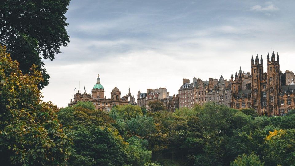 Edinburgh: Must-See In App Audio Tour - Old Town Exploration