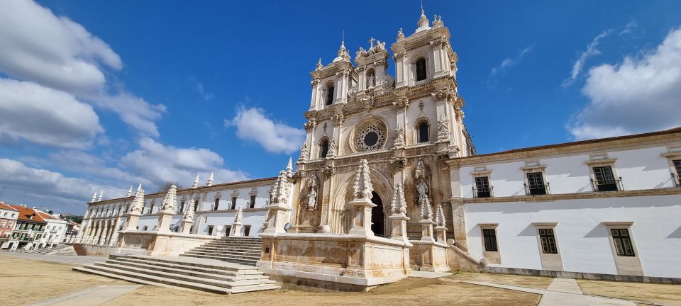 Fatima, Alcobaça and Nazaré Full Day Private Tour - Pickup and Dropoff