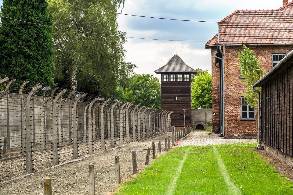 From Warsaw: One-Day Auschwitz Concentration Camp Tour - Group Size and Language