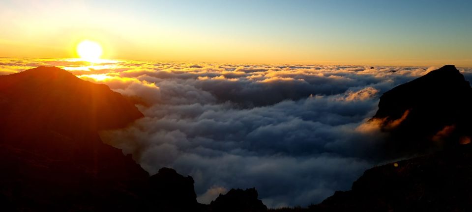 Funchal: Sunrise With Breakfast & East and West Madeira Tour - Sunrise Experience at Pico Do Arieiro