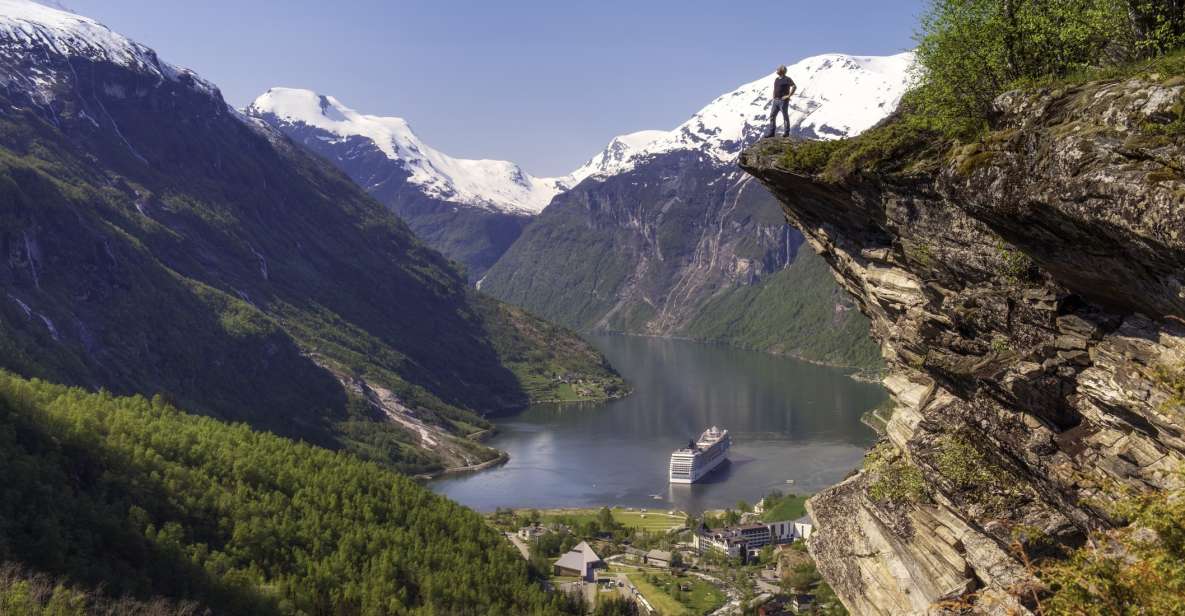 Geiranger: Bus Tour With Multilingual Audio Guide - Language Options