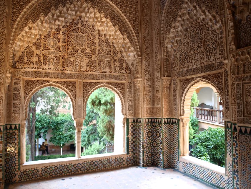 Granada: Alhambra Complex Guided Tour With Ticket - Tour Details