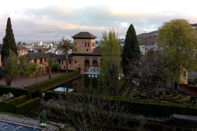 Granada, Visit the Alhambra With the Nasrid Palaces, Gardens, and Alcazaba - Discovering the Alcazaba Fortress