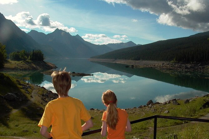 Jasper National Park Tour: Maligne Valley, Medicine Lake and Spirit Island - Boat Ride to Spirit Island