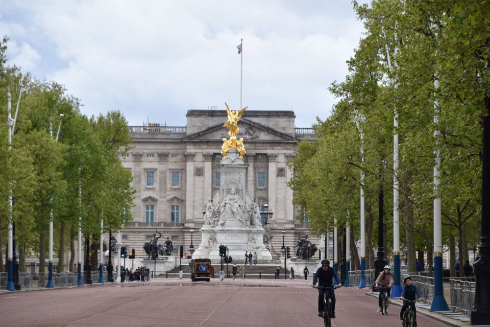 London: Private Beatles Taxi Tour - Beatle Homes and Haunts