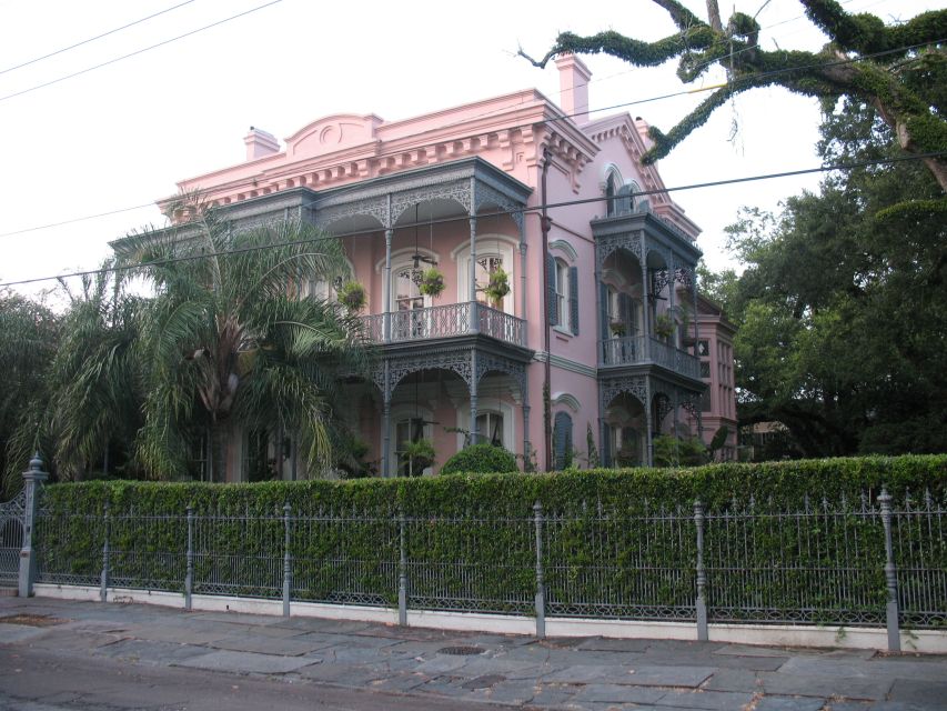 New Orleans: Garden District Walking Tour - Tour Guide and Customer Experience