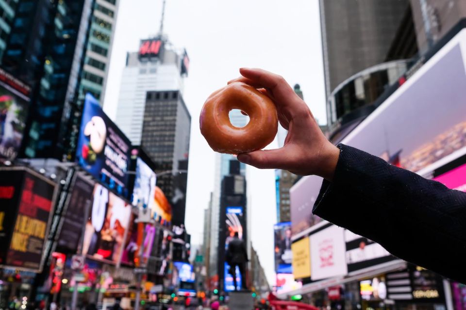 NYC: Times Square Holiday Donut and Hot Chocolate Adventure - Tour Experience