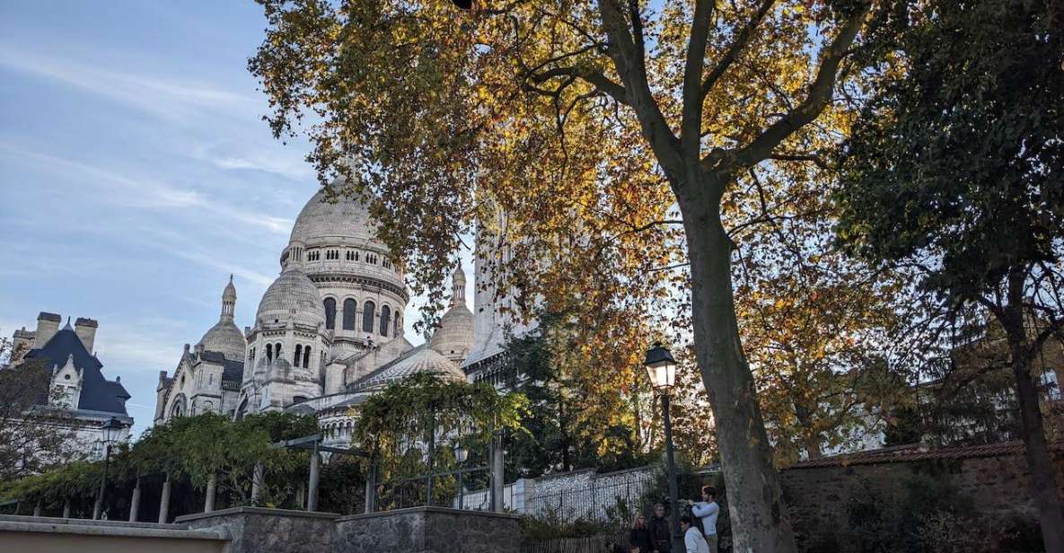 Paris: Montmartre & Sacré Coeur Tiny Group Tour - Meeting Point