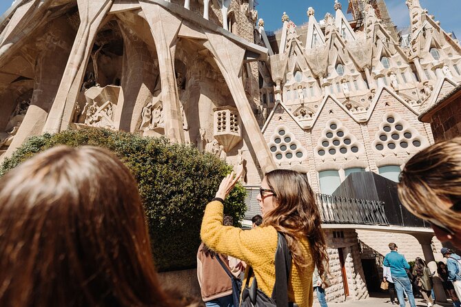 Sagrada Familia Highlights Tour With Skip the Line Tickets - Suitable for Travelers With Limited Time