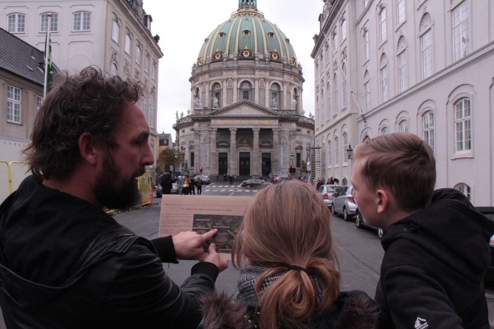 Self-Guided Mystery Tour by Amalienborg Palace (ENG/DA) - Investigating the Murder Case