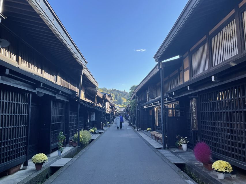 Takayama: Old Town Guided Walking Tour 45min. - Tour Details