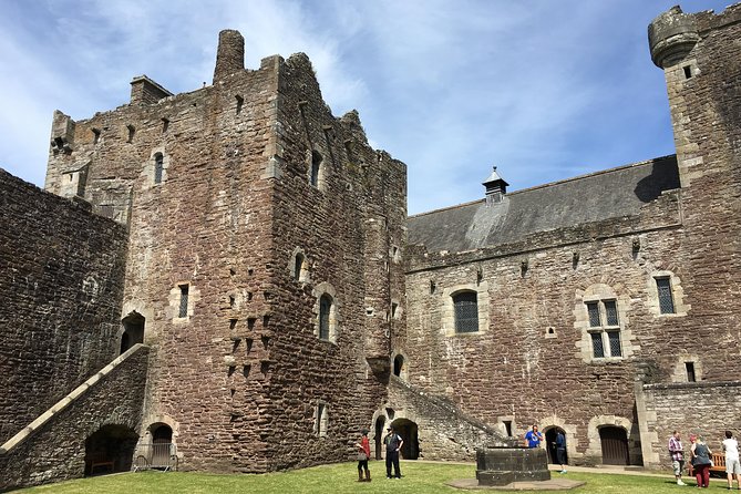 Ultimate Outlander Day Tour - Kelpies and Doune Castle