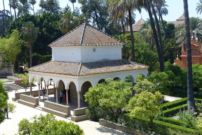 Alcázar and Jewish Quarter Guided Walking Tour in Seville - Explore the Alcázar