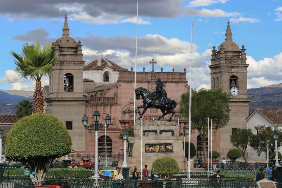 Ayacucho: Colonial Temples | Altarpieces and Architecture | - Temple of Santo Domingo