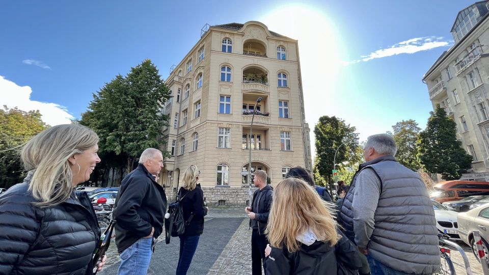 Berlin: Gourmet Food & Cultural Walking Tour - Cultural Connections