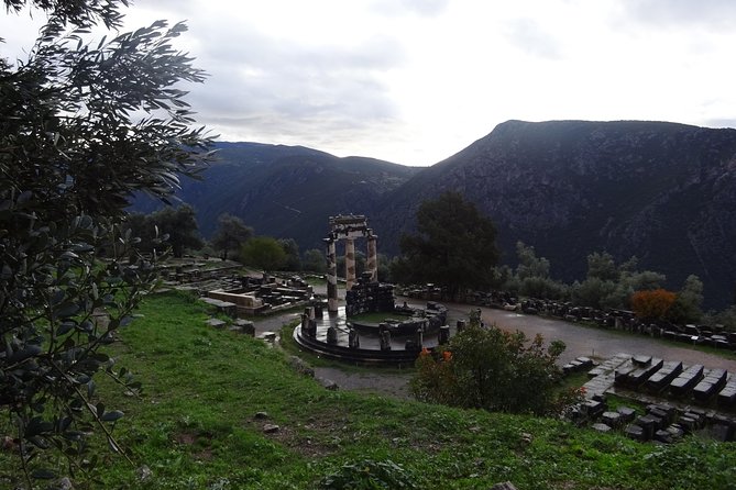 Delphi With Professional English Guide and Transportation - Guided Archaeological Site Visit