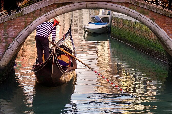 Enchanting Venice - Private Gondola Experience - Gondola: A Venetian Tradition