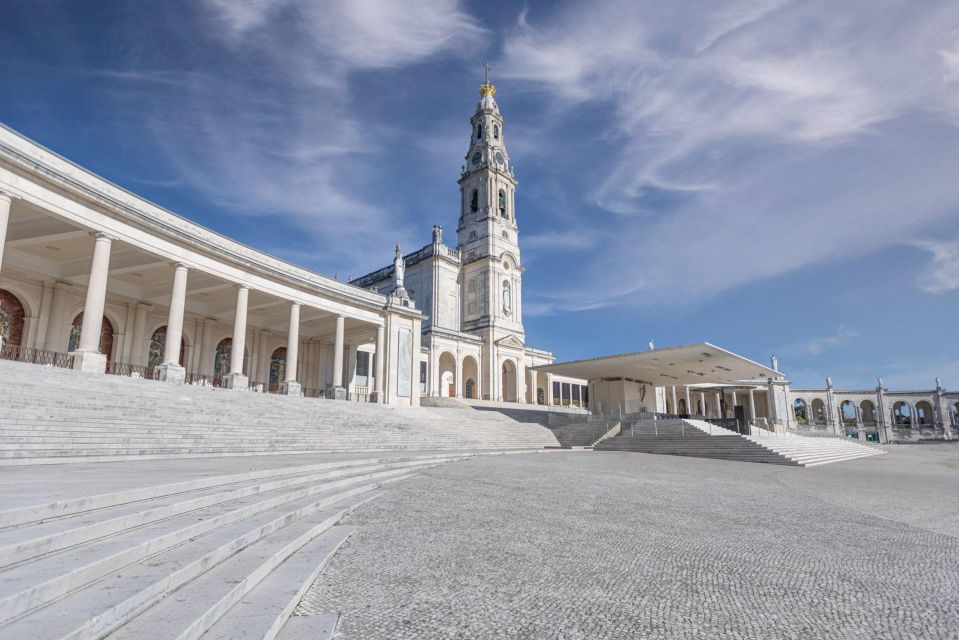 From Lisbon: Fatima, Nazaré, Batalha and Óbidos Tour - Exploring Medieval Towns