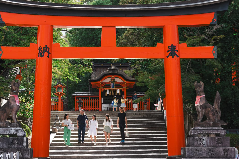 Fushimi Inari Taisha Shrine: Guided Walking Tour With Guide - Meeting Point & Directions