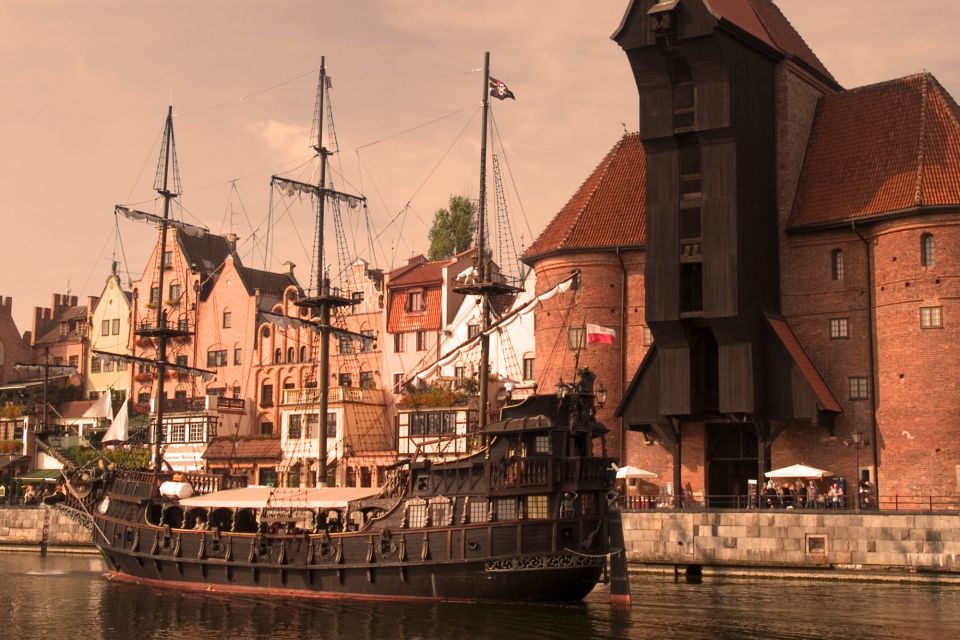 Gdańsk: First Discovery Walk and Reading Walking Tour - Inclusions and Exclusions