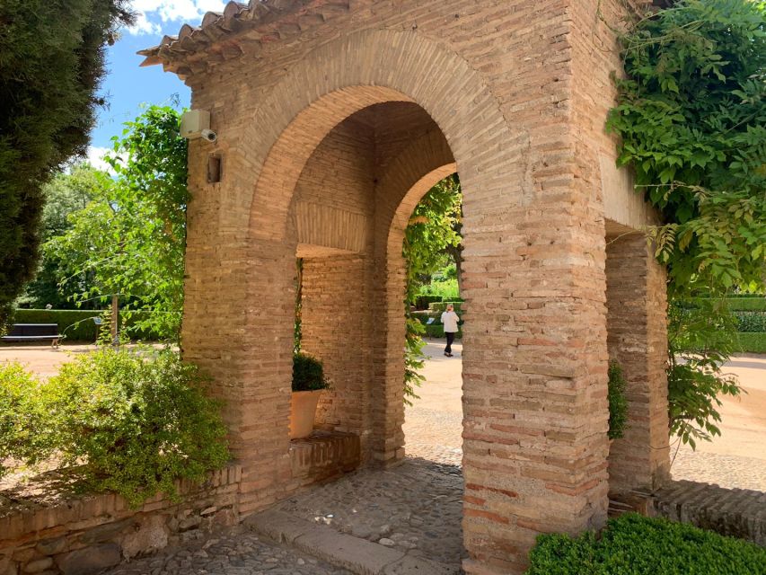 Granada: Alhambra Complex Guided Tour With Ticket - Participant Information