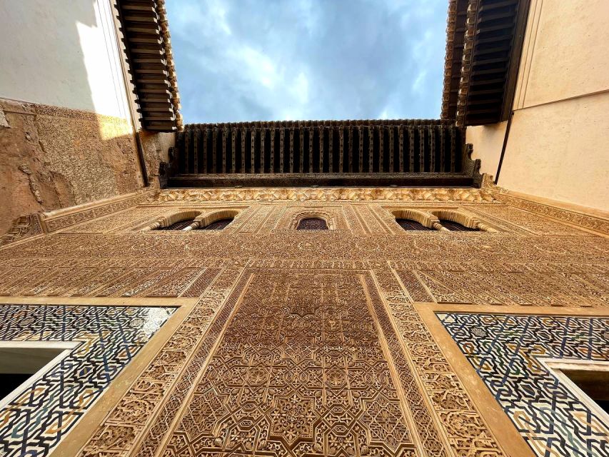 Granada: Alhambra & Nasrid Palaces Guided Tour With Tickets - Historical Significance